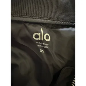 ALO Yoga Off Duty Bomber Down Filled Puffer Athleisure Classic black size XS thumbnail 9