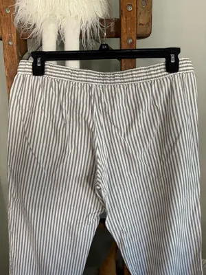 Aerie size medium grey and white pants thumbnail 8