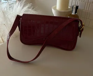 Amazon Red Shoulder Bag thumbnail 2