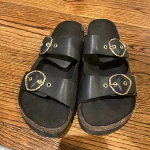 Zara Basics Black Two-Strap Platform Slide Sandals with Gold Buckles thumbnail 2