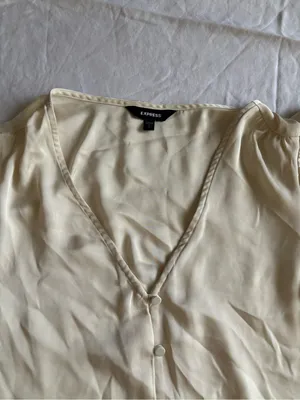 Express Cream Flutter Sleeve V-Neck Blouse | Size XS thumbnail 4