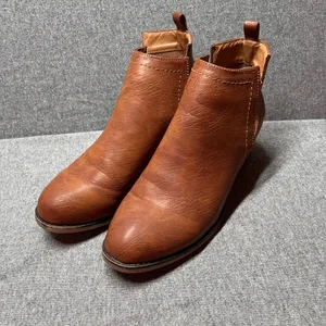 Olivia Miller Womens Brown Faux Leather Ankle Boots Side Cutout Block Heel Sz‎ 9 thumbnail 2