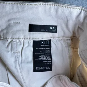 KUT from the Kloth Jane high rise short white size 8 thumbnail 8
