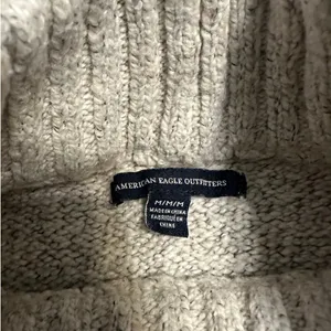 American Eagle Cropped Mock Turtleneck Sweater Women's Size Medium Neutral thumbnail 4