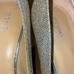 Michael Kors Women's Flex Kitten Pump Pointed Heel Silver Glitter Prom Wedding thumbnail 5