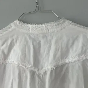 Cloth & Stone Tencel Button Down Shirt Raw hem and pockets Size Small White thumbnail 8