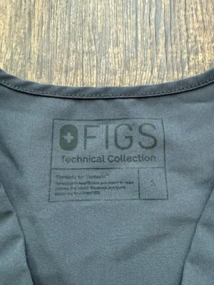 FIGS Women’s Charcoal Gray Casma Three Pocket Scrub Top - Size S thumbnail 3