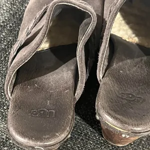 UGG Kaylee Grey Suede Mule Slip On Wooden Clogs Stud Heels Women’s Size 8 thumbnail 10
