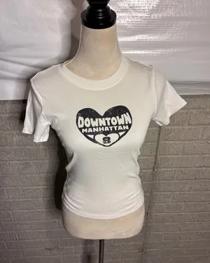 H&M Downtown Manhattan Heart Graphic Baby Tee Off White Small NWT thumbnail 1