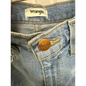 Wrangler heritage fit women’s jeans 29x28 thumbnail 3