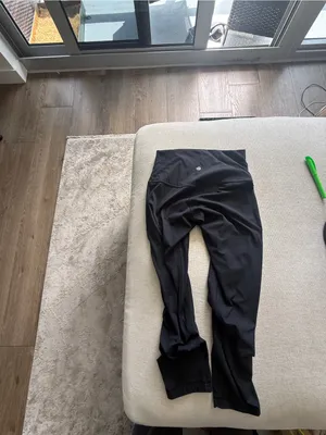 Lululemon High-Rise Black Women's Align Leggings thumbnail 2