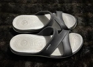 CROCS Tone Alaina Flips (Croslite) Women 9 Black/w Silver Grey sandals shoes thumbnail 1