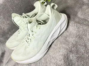 ASICS Novablast 5 Women's Running Shoessize 11.5 thumbnail 1