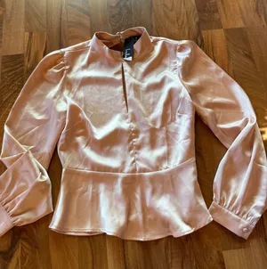 Lulus Satin Peplum Top Mock‎ Neck Long Sleeve Blouse Cutout Back Party Women S thumbnail 1