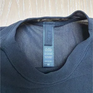 Skims Cropped Tee & Bike Shorts Set Size XS Black thumbnail 3