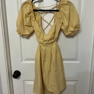 Mable backless‎ puff sleeve dress yellow size medium thumbnail 3