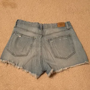 Abercrombie high rise denim shorts thumbnail 3