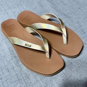 Reef Women's Cushion Court Flip Flops Iridescent Gold Sandals Size 9 thumbnail 2