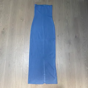Edikted Strapless Back Slit Maxi Dress thumbnail 2