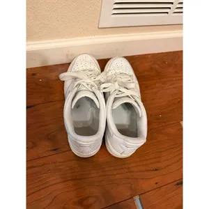 Nike Air Force 1 Triple White Sneakers Women’s 10 thumbnail 4