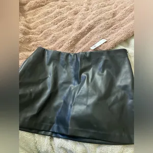 NWT Abercrombie & Fitch Vegan Leather Scarlett Mini Skort thumbnail 4
