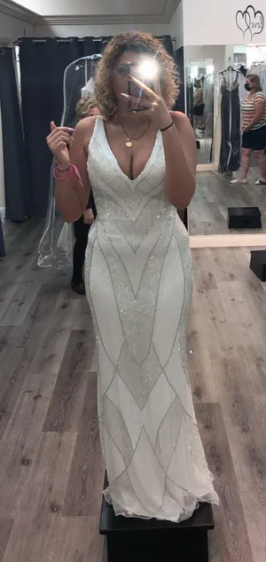 Boutique wedding dress thumbnail 1