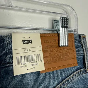 NWT‎ Levi’s Women’s High Rise Loose Flare Leg Relaxed Ripped Knee Size 25 x 32 thumbnail 7