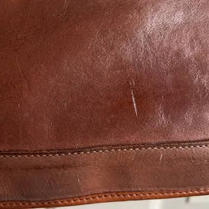 leather shoulder bag in brown. Definitely needs a good cleaning inside. thumbnail 4