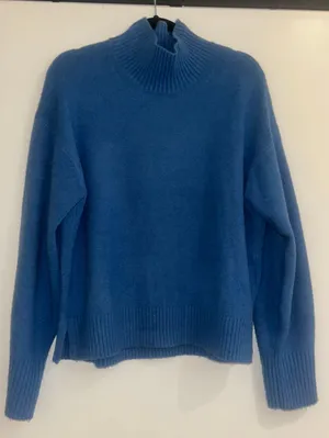 Uniqulo Turtleneck thumbnail 1