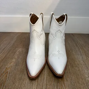 Thursday Boot Co. Sedona Country Star White Leather Western Ankle Boots 9.5 thumbnail 2