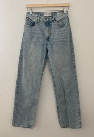 Aritzia denim forum the 90s Marlo high rise baggy jeans thumbnail 1