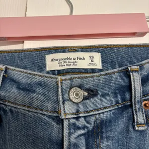 Abercrombie & Fitch 90’s Straight Ultra High Rise NWT thumbnail 3