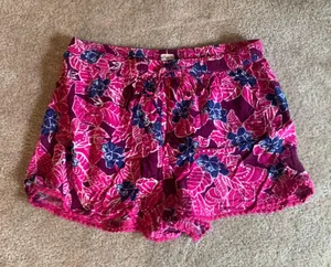 Hollister Soft Floral Shorts thumbnail 1