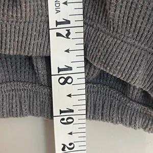 Hollister Gray Waffle Knit Cropped Boyfriend‎ T-Shirt Long Sleeve Ringer Neck S thumbnail 7