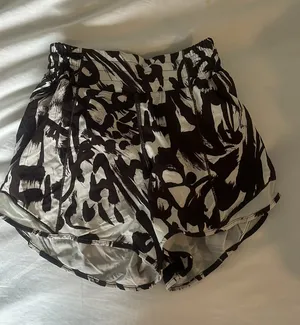 Lululemon Shorts Hotty Hot thumbnail 1
