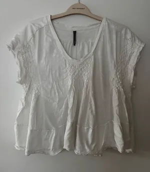 Anthropologie Women’s White Short-Sleeve V-Neck Smocked Tunic thumbnail 1