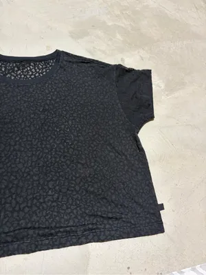 Lululemon Black Women's Short Sleeve cropped Tee thumbnail 5