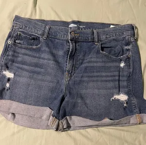 Old Navy Boyfriend Short Mid-Rise thumbnail 1