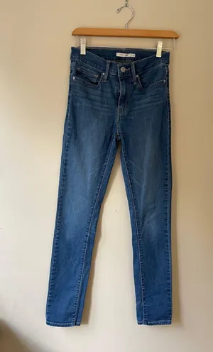 Levi's Slimming Skinny Jeans thumbnail 1