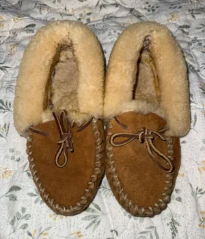L.L. Bean Chestnut Brown Wicked Shearling Lined Suede Moccasin Slippers W7 thumbnail 1