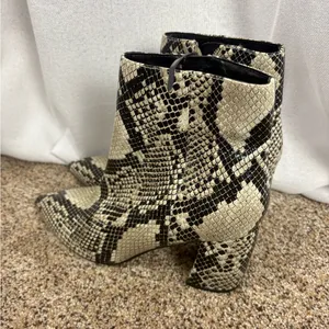 Marc Fisher‎ Snakeskin Faux Leather Chunky Boot Pointed Toe Retire Line 6M EUC thumbnail 4