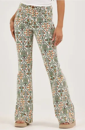 NWT Wrangler Fierce Flare Jeans Floral Pattern High Rise Boho Retro Style Sz 12 thumbnail 1