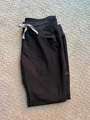FIGS Scrub Pants thumbnail 2