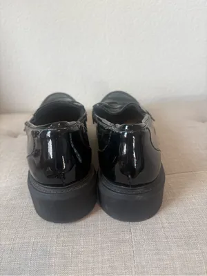Clark’s women’s Black Patent Leather Penny Loafers 8 thumbnail 6