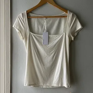NWT•Reformation•Bardot Top in Latte•Sz M thumbnail 4