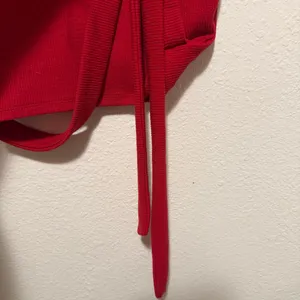 Hollister Red Wrap Tie Top V-Neck Crop Top Short Sleeve Y2K Vibes Size X-Small thumbnail 6