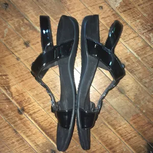 Vionic black patent leather strappy orthopedic arch support sandals thumbnail 4