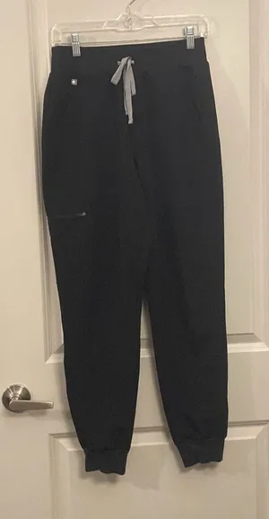 Figs scrubs, joggers, size small thumbnail 1