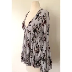 Free People Speak Easy Lavender Floral Deep V Neck Bell Sleeve Boho Tunic Top S thumbnail 3