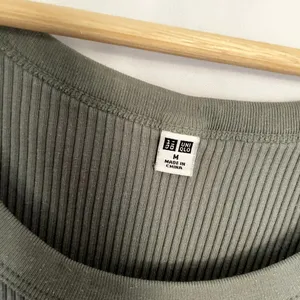 Uniqlo‎ sage green tank top ribbed knit women's size M cotton athleisure shirt thumbnail 3